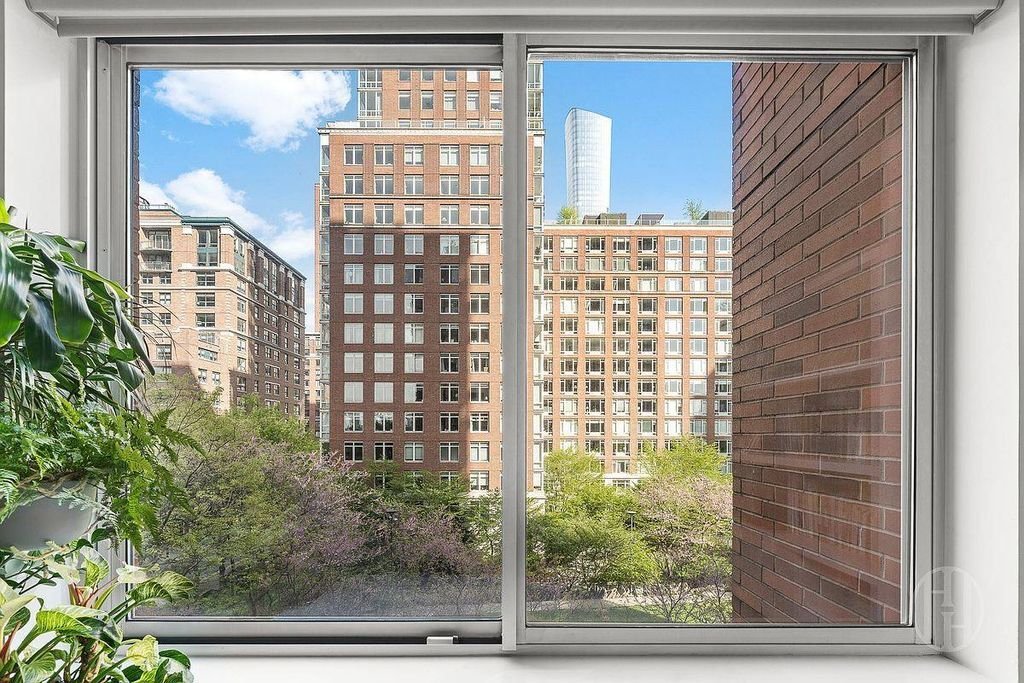 House in New York, New York, United States 4 - 17998686