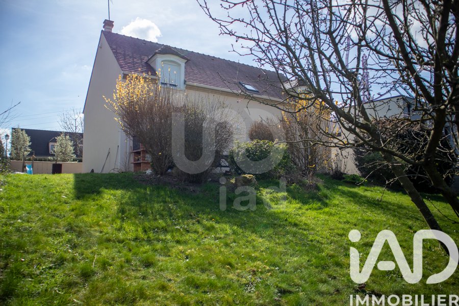 House in Ferolles-Attilly, Ile-de-France, France 2 - 17997424
