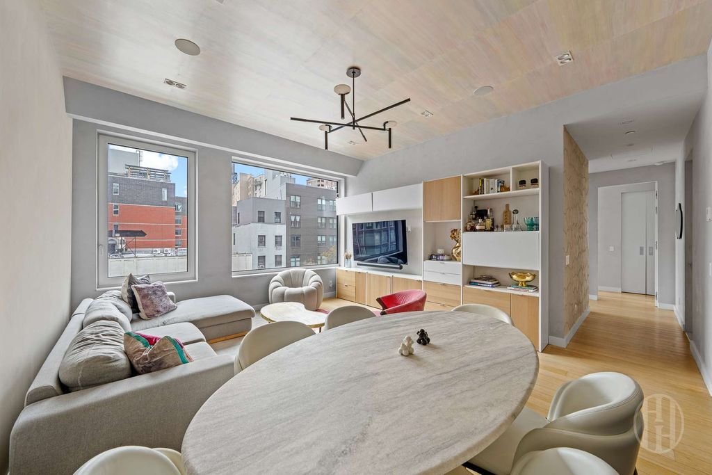 House in New York, New York, United States 2 - 17998702