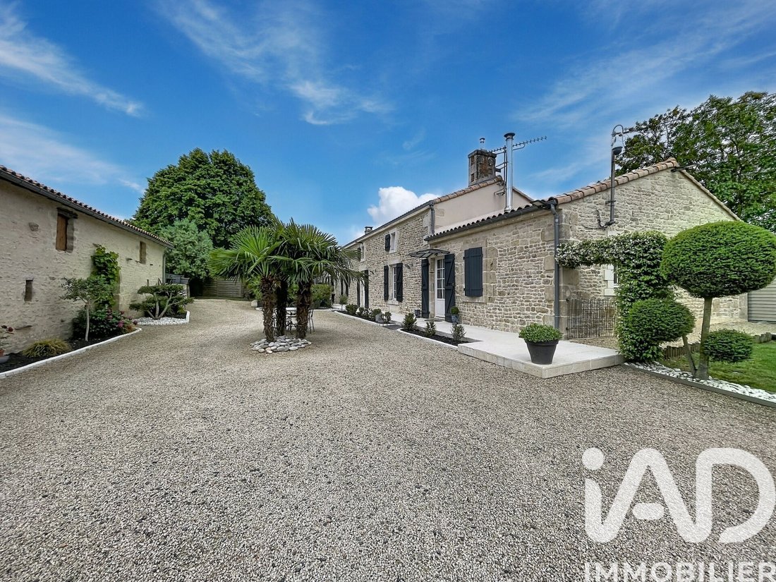 Haus in Saint-Hilaire-des-Loges, Pays de la Loire, Frankreich 4 - 17997359