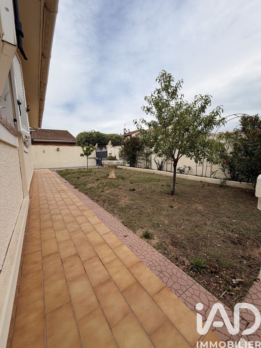 House in Avenue de Marseille-Liourat, Vitrolles, France 4 - 17997636