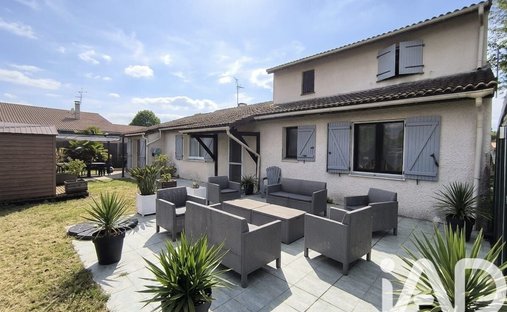 House in Saint-Medard-en-Jalles, Nouvelle-Aquitaine, France 1