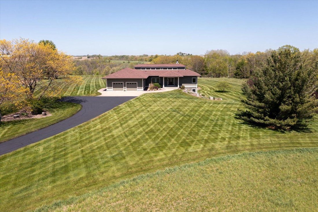 House in Viroqua, Wisconsin, United States 1 - 17996907