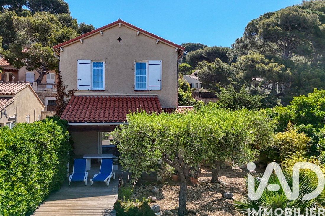 House in Saint-Cyr-sur-Mer, Provence-Alpes-Côte d'Azur, France 1 - 17997607