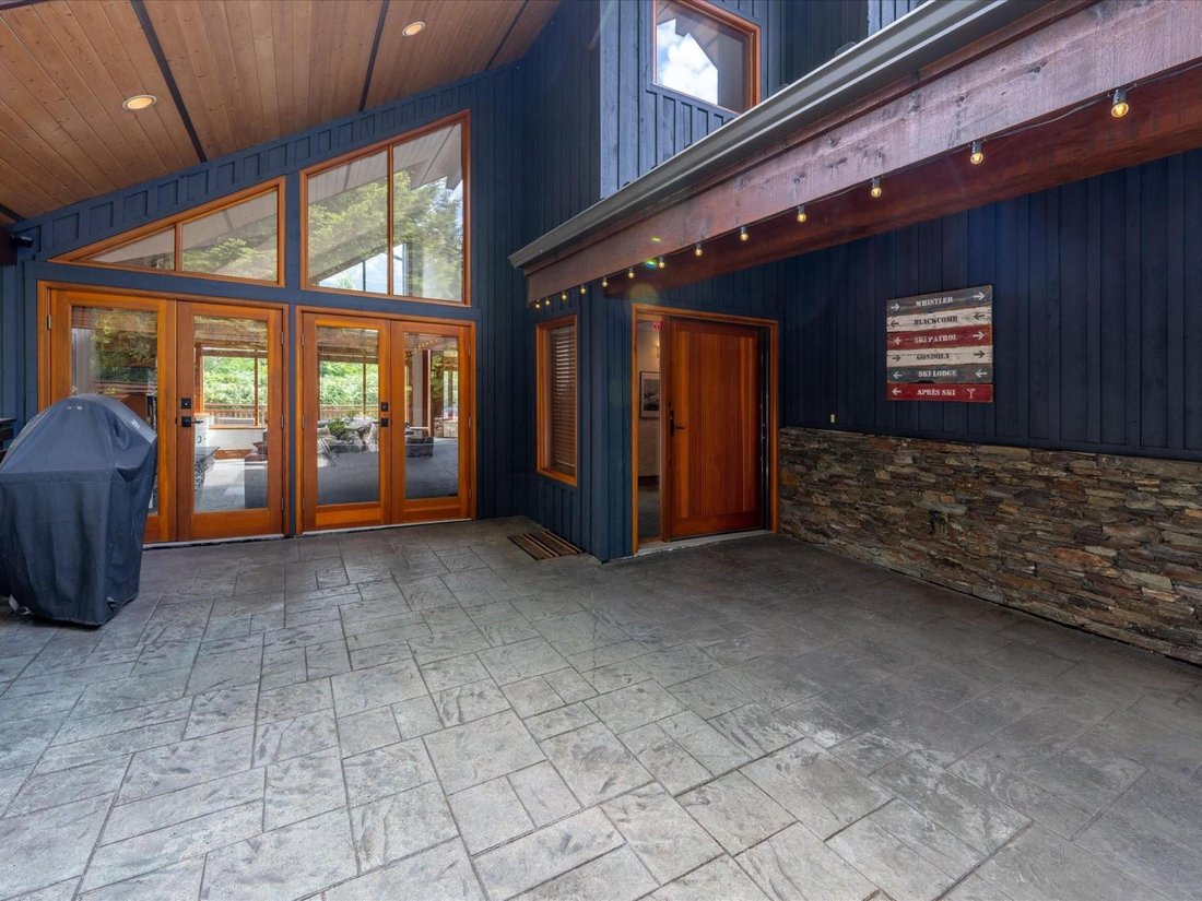 House in Whistler, British Columbia, Canada 3 - 17998677
