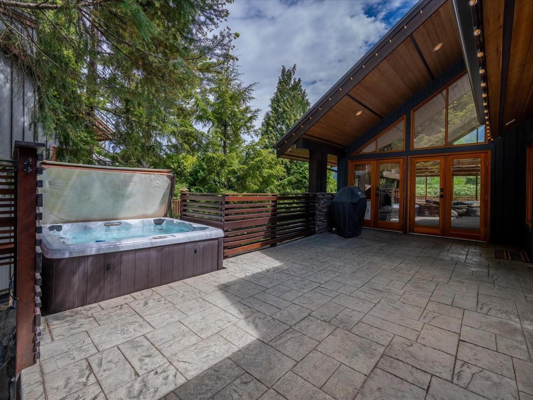 House in Whistler, British Columbia, Canada 2 - 17998677