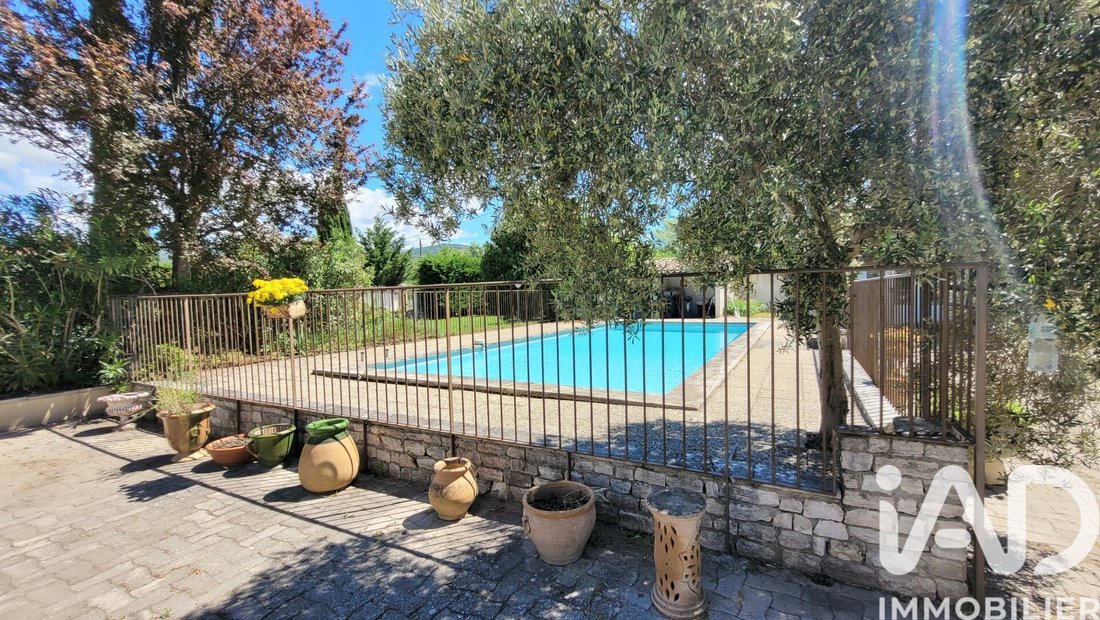 House in Lagnes, Provence-Alpes-Côte d'Azur, France 1 - 17997304