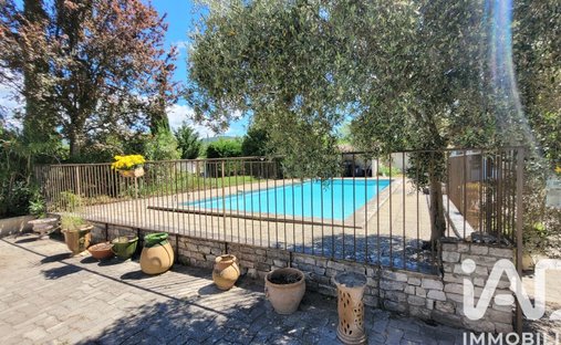 House in Lagnes, Provence-Alpes-Côte d'Azur, France 1