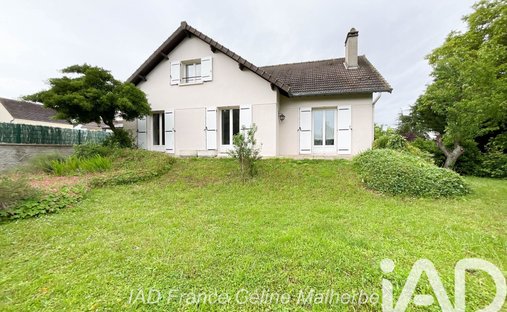 House in Centre Haut, Vernouillet, France 1