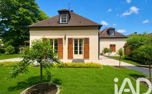 House in Nord Ouest, Lesigny, France 1