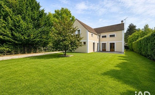 House in Conde-sur-Vesgre, Ile-de-France, France 1