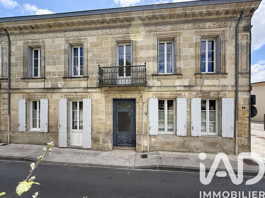 House in Saint-Seurin-de-Cadourne, Nouvelle-Aquitaine, France 1 - 17996881