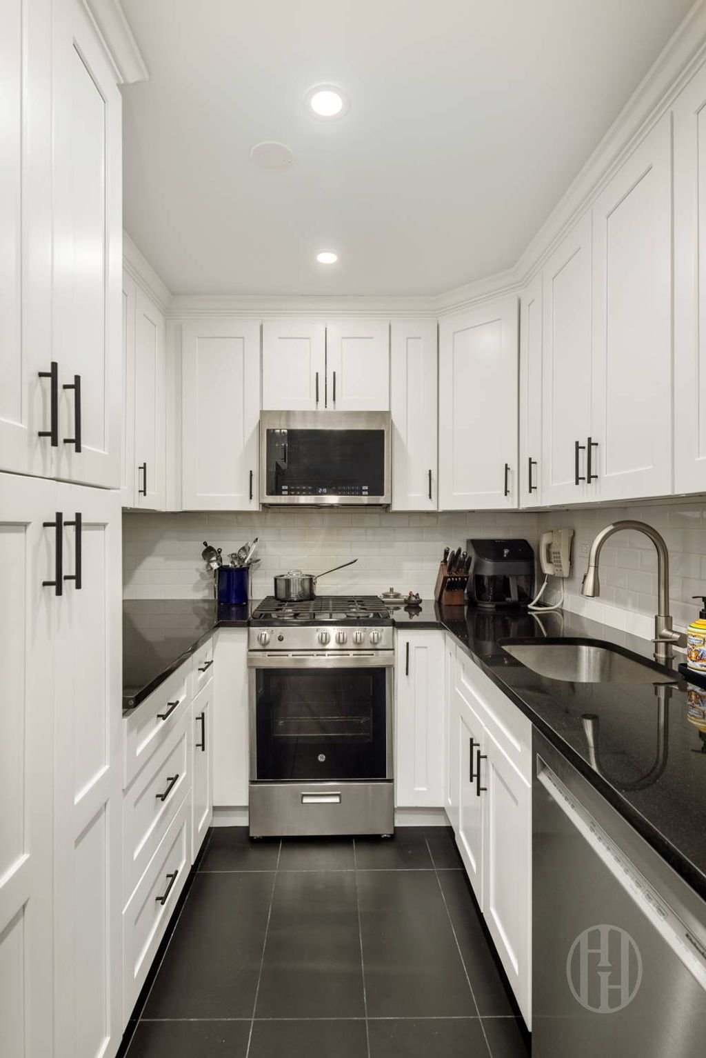 Co Op in New York, New York, United States 3 - 17998742