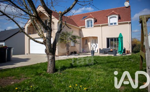 House in Ferolles-Attilly, Ile-de-France, France 1
