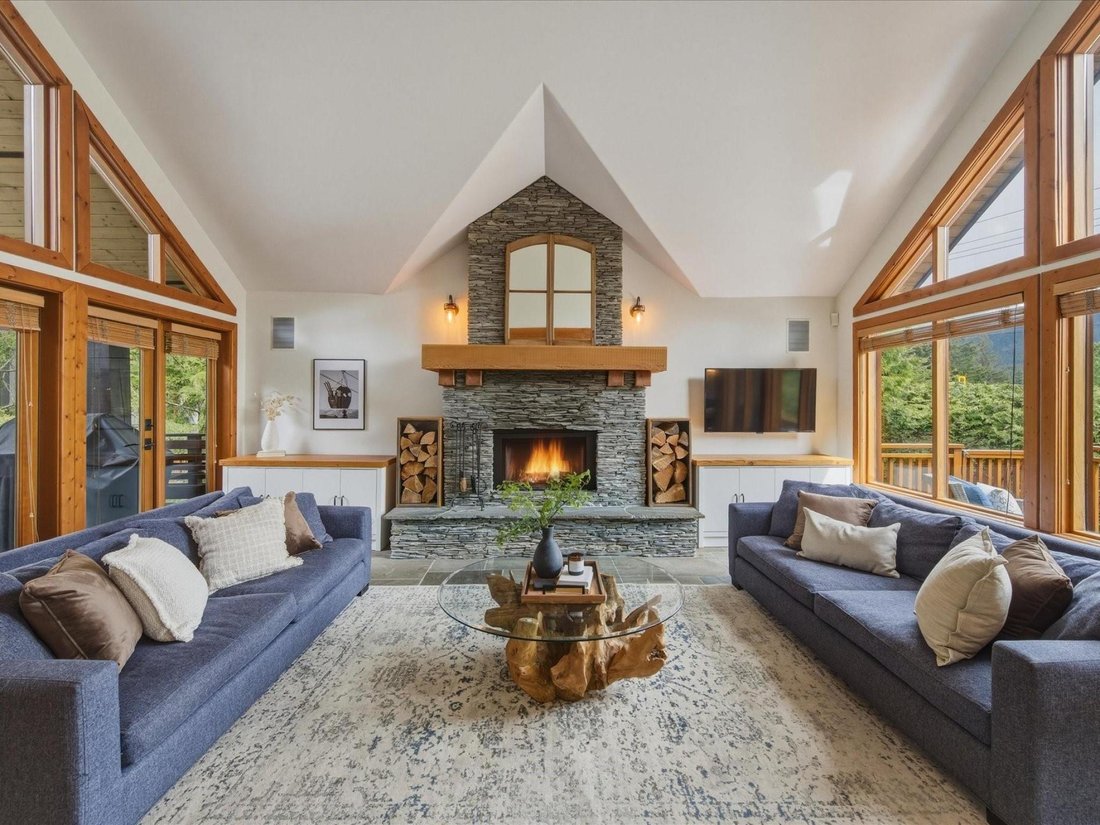 House in Whistler, British Columbia, Canada 5 - 17998677