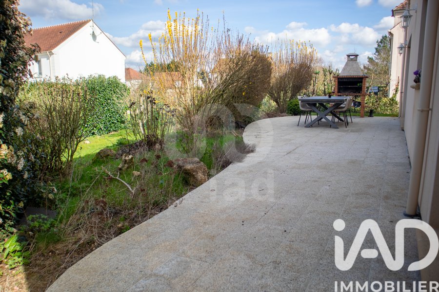 House in Ferolles-Attilly, Ile-de-France, France 4 - 17997424