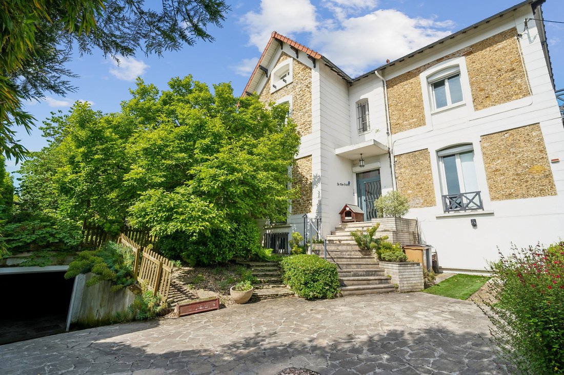 House in Neuilly-Plaisance, Ile-de-France, France 2 - 17997993