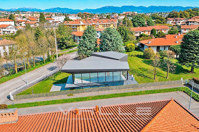 Villa in Mozzo, Lombardy, Italy 2 - 17999158