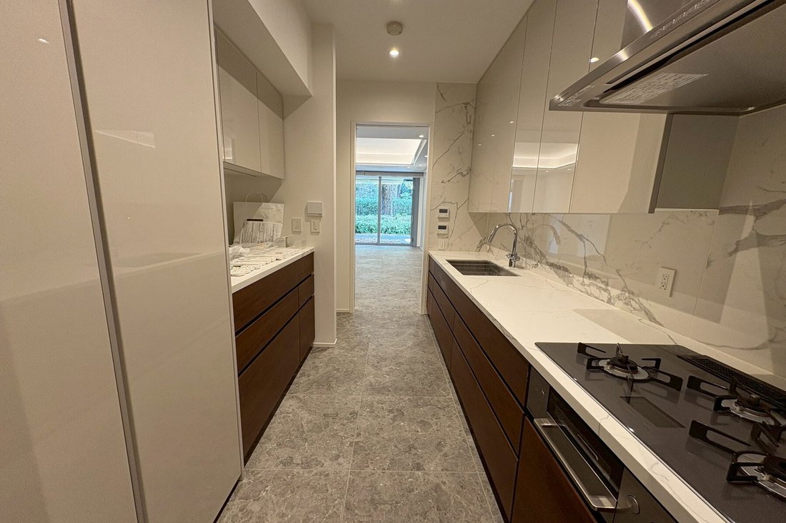 Condo in Chiyoda City, Tokyo, Japan 4 - 17999149