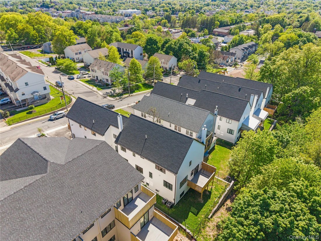 Condo in Spring Valley, New York, United States 4 - 17999259