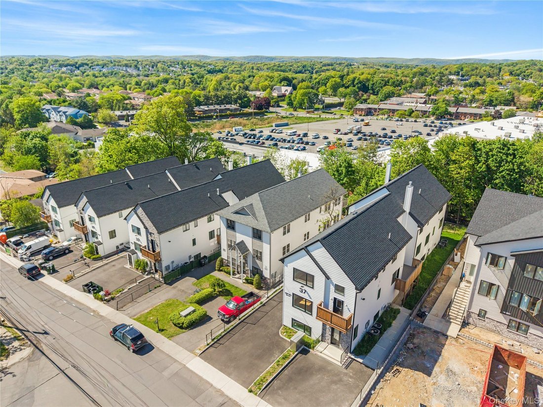 Condo in Spring Valley, New York, United States 4 - 17999264