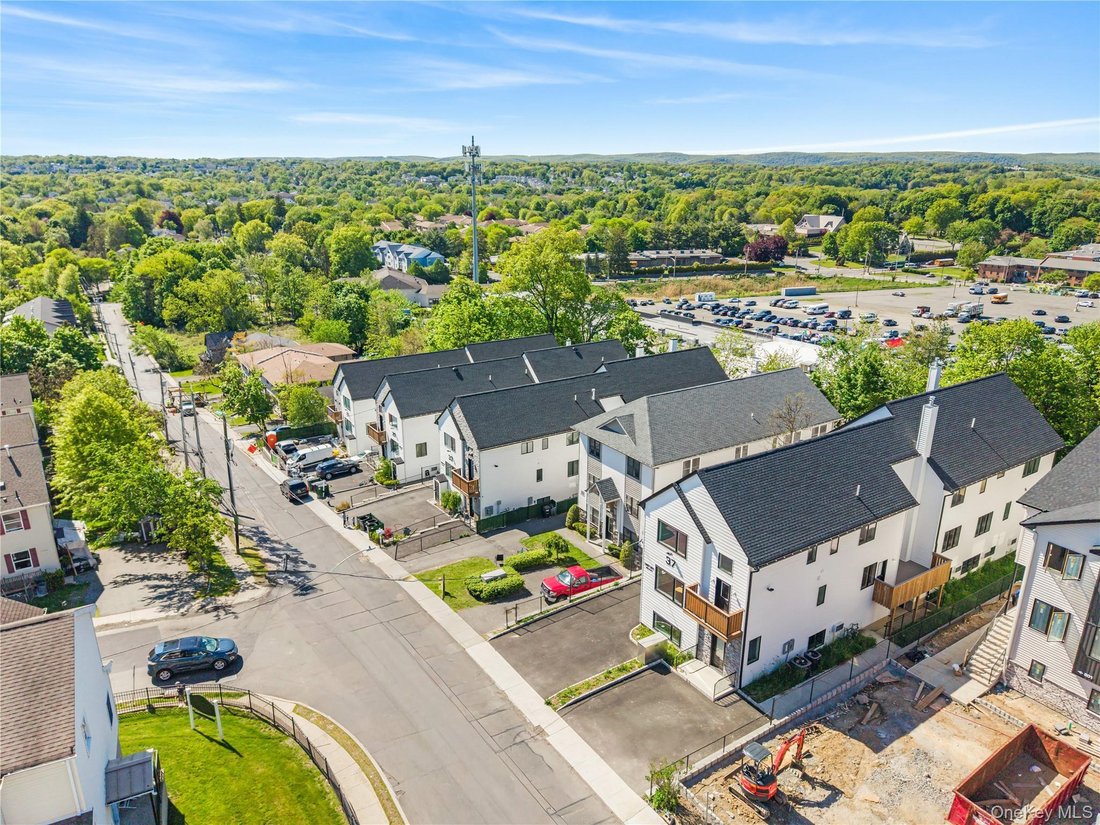 Condo in Spring Valley, New York, United States 3 - 17999259