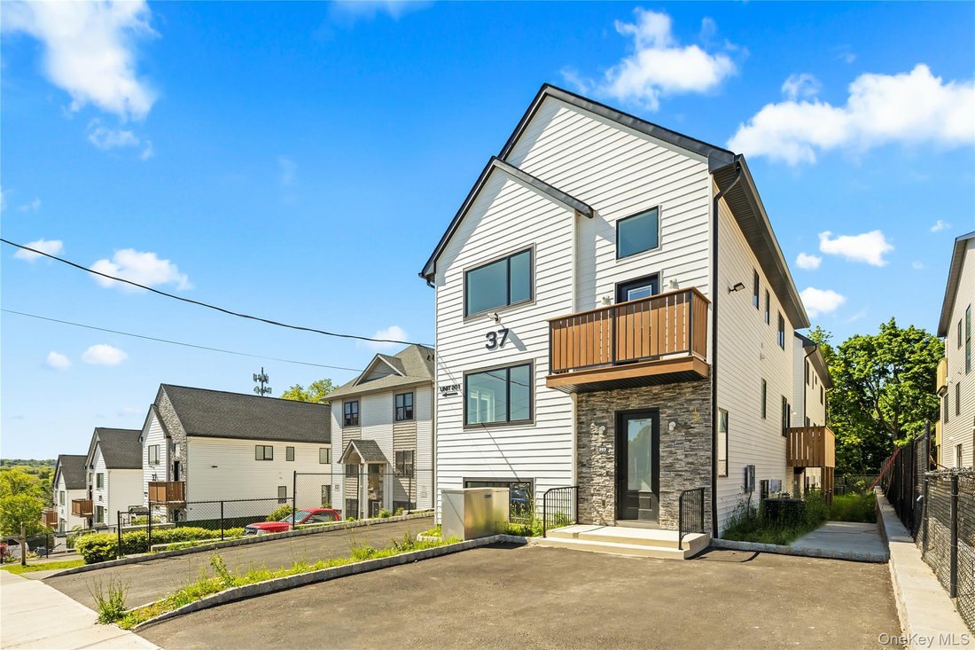 Condo in Spring Valley, New York, United States 2 - 17999264