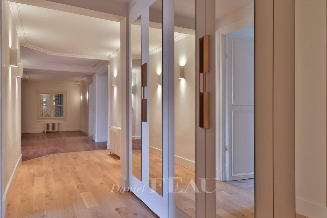 Apartment in Saint Louis, Versailles, France 5 - 17999412