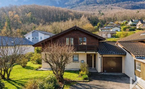 House in Port-Valais, Valais, Switzerland 1