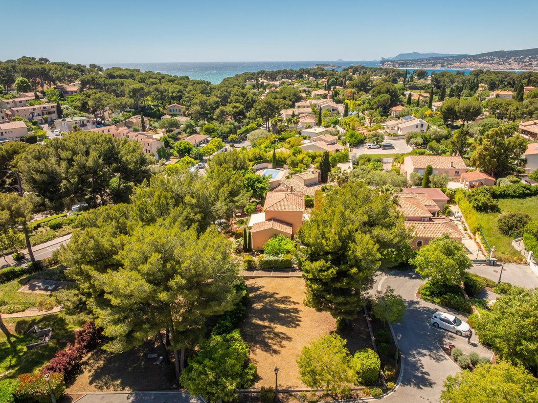 Land in Beaucours-La Gorguette-La Morvenede, Sanary-sur-Mer, France 2 - 17999298