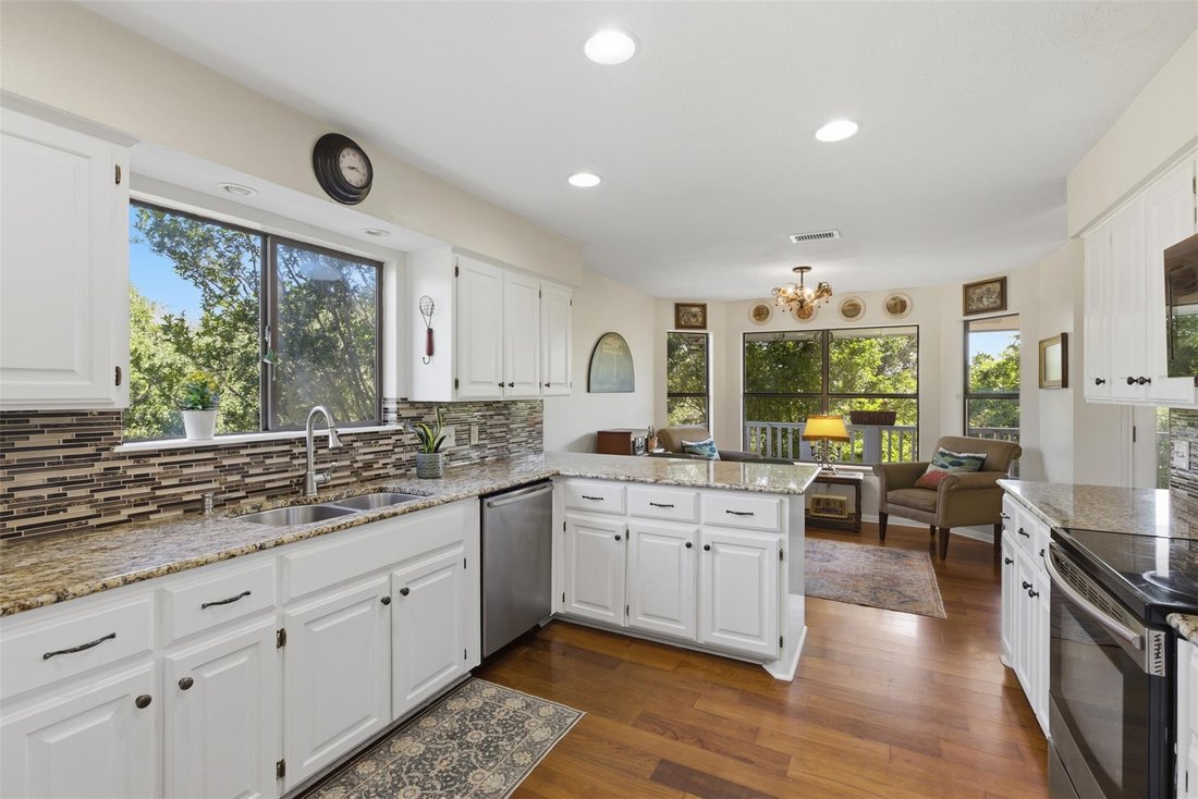House in The Hills, Texas, United States 4 - 17999577