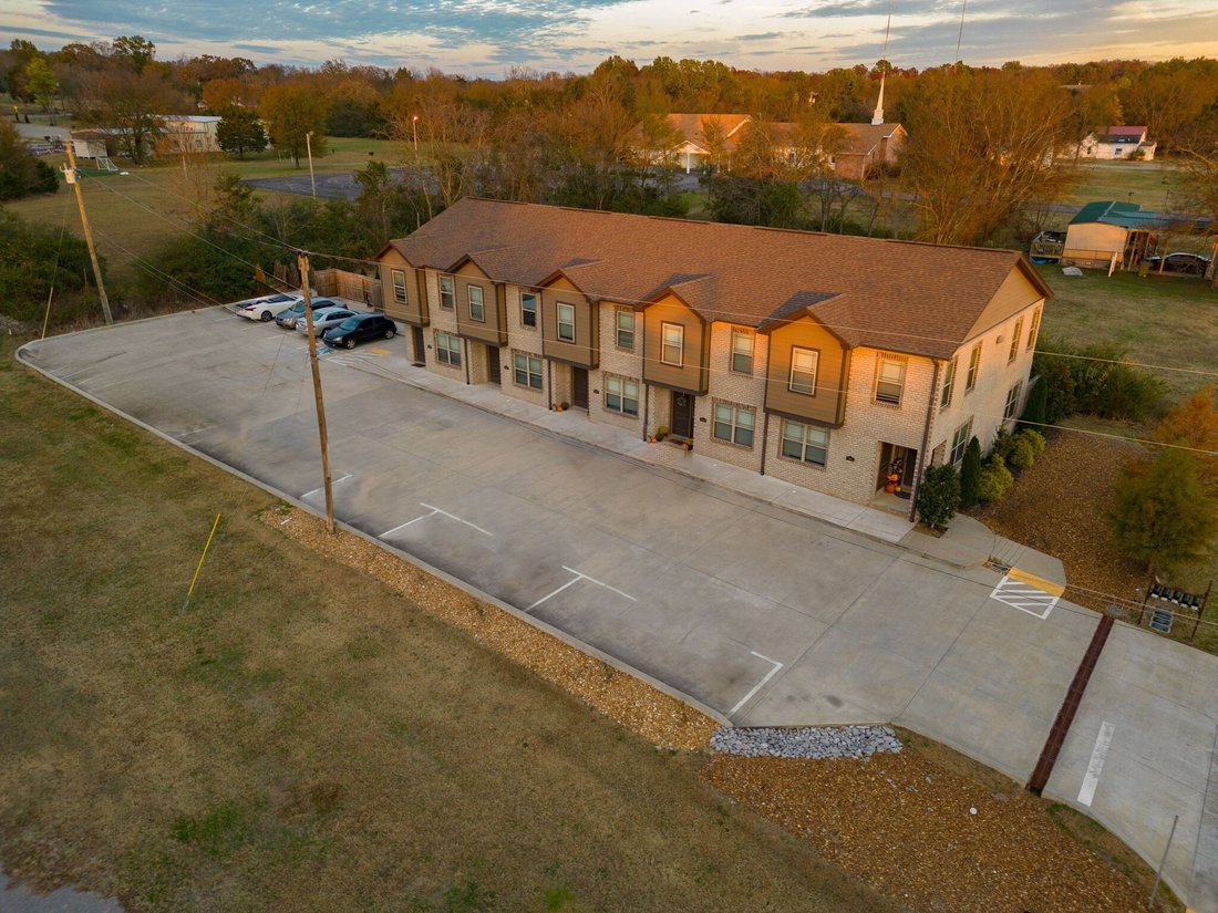 Lebanon, Tennessee, United States 1 - 17999813