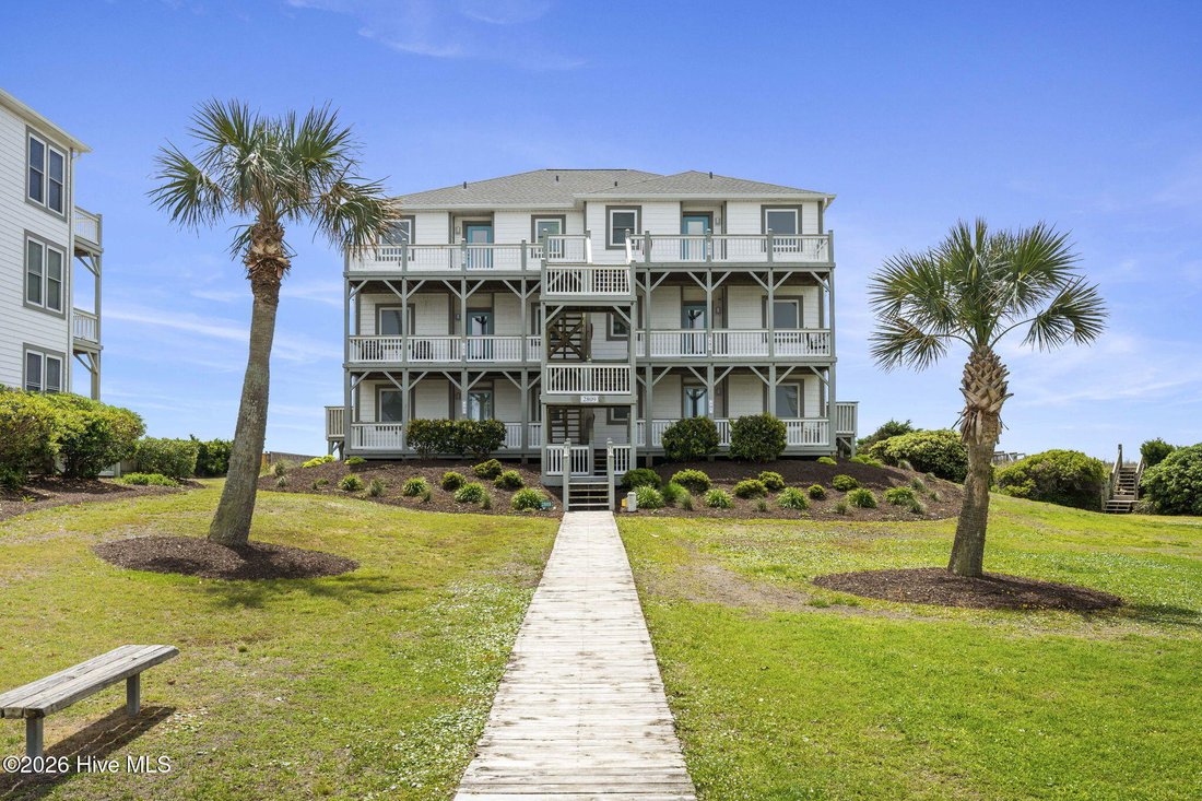 Condo in Emerald Isle, North Carolina, United States 1 - 17999781