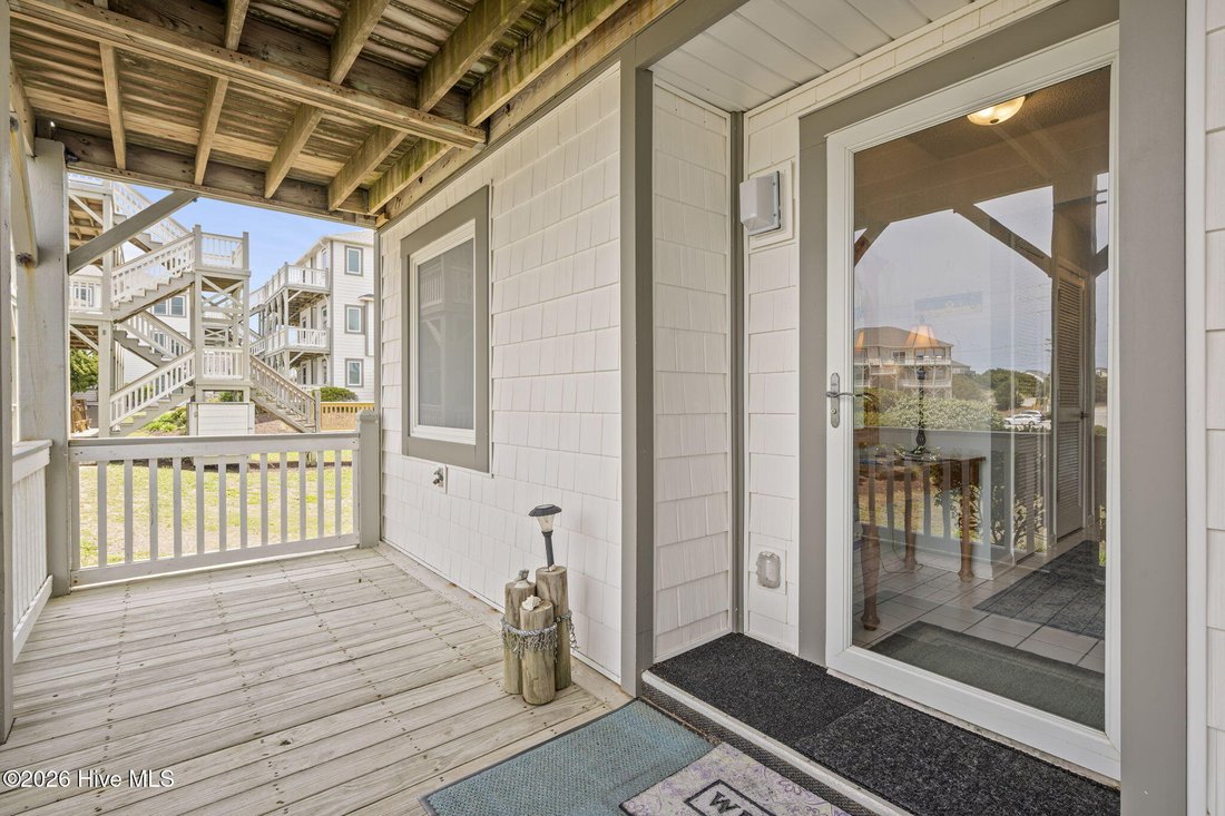 Condo in Emerald Isle, North Carolina, United States 2 - 17999781