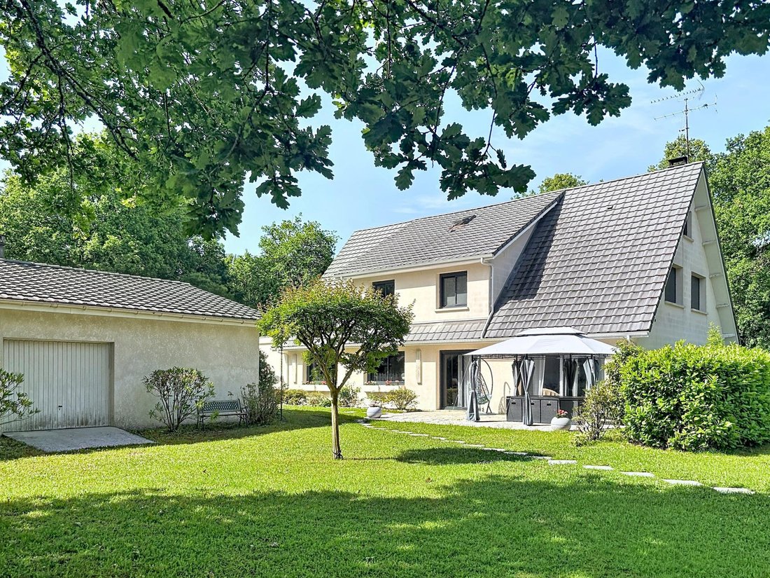 House in Le Pian-Médoc, Nouvelle-Aquitaine, France 1 - 16455653