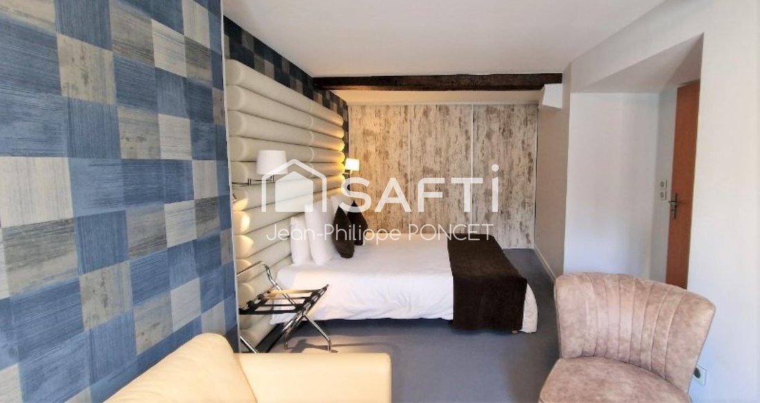 Laon, Hauts-de-France, France 1 - 18000311