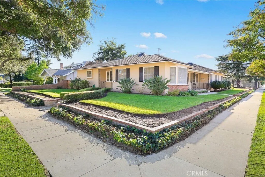 Azusa, California, United States 1 - 17999666