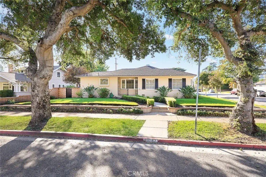 Azusa, California, United States 3 - 17999666