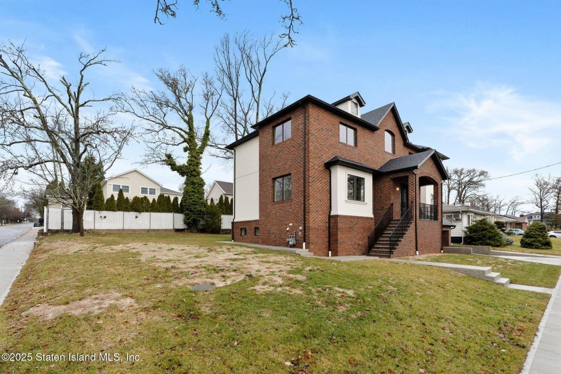 House in New York, New York, United States 2 - 17999870