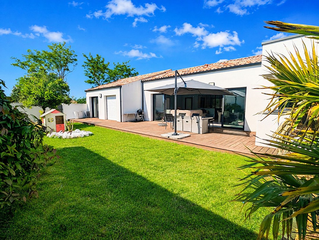 Villa in Saint Gilles Sud, Saint-Gilles-Croix-de-Vie, France 1 - 17907392