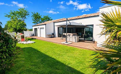 Villa in Saint Gilles Sud, Saint-Gilles-Croix-de-Vie, France 1