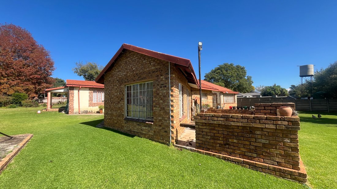 Estate in Bredell, Gauteng, South Africa 2 - 18000116