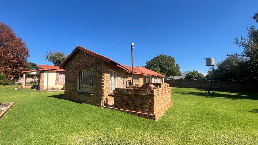 Estate in Bredell, Gauteng, South Africa 3 - 18000116