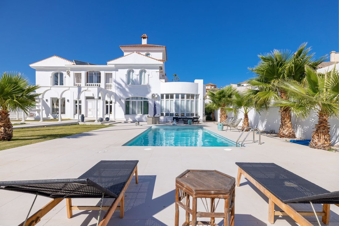 Villa in La Linea de la Concepcion, Andalusia, Spain 3 - 18000334