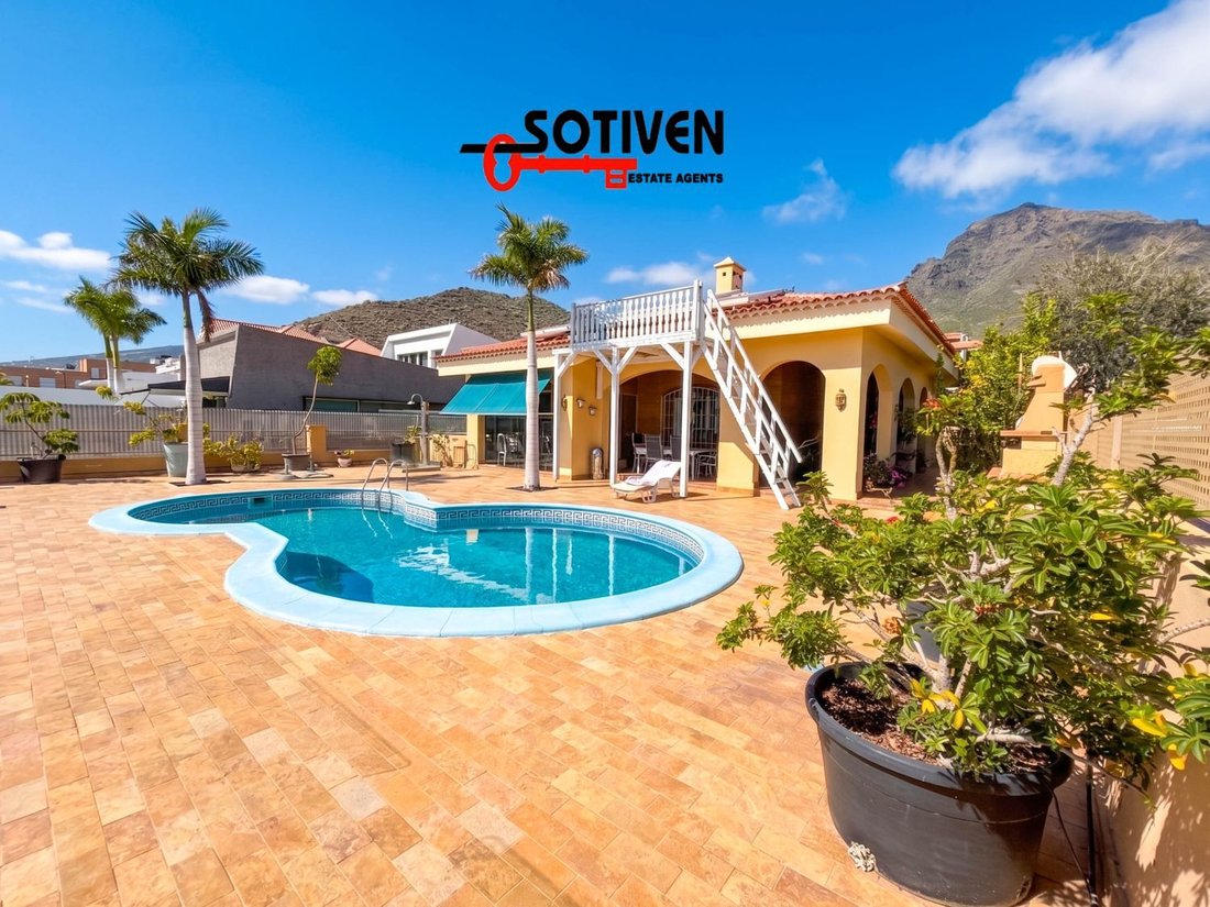 Chalet in Costa Adeje, Adeje, Canary Islands 1 - 17547507