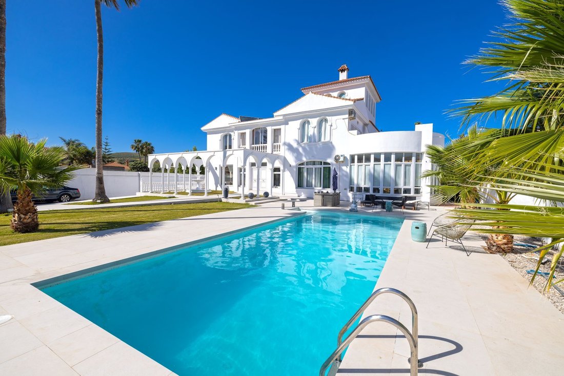 Villa in La Linea de la Concepcion, Andalusia, Spain 1 - 18000334