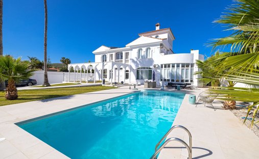 Villa in La Linea de la Concepcion, Andalusia, Spain 1