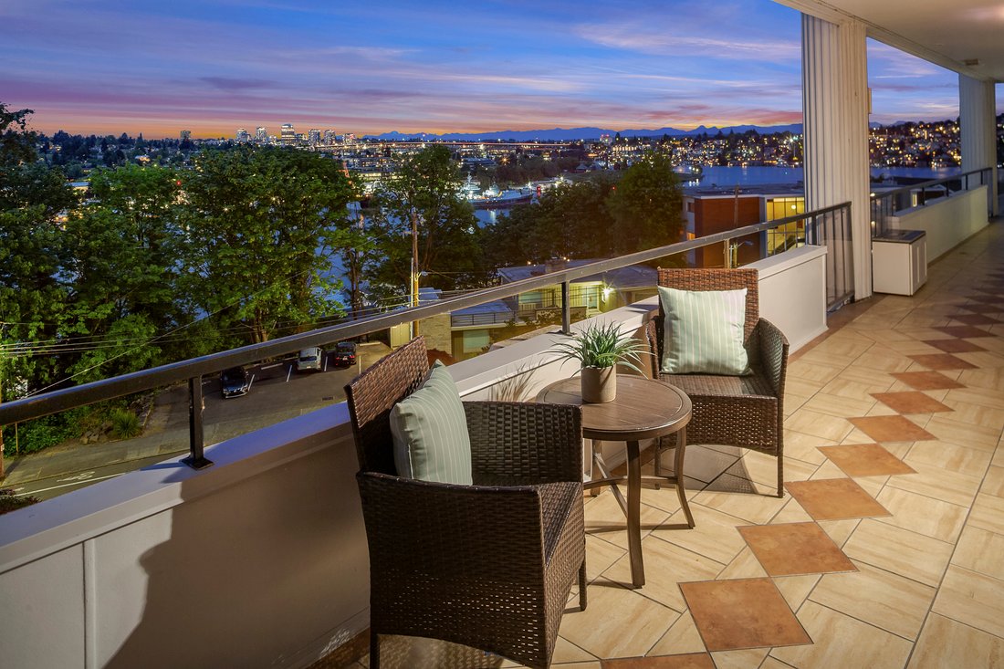 Condo in Seattle, Washington, United States 1 - 18000135