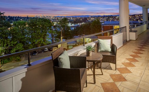 Condo in Seattle, Washington, United States 1