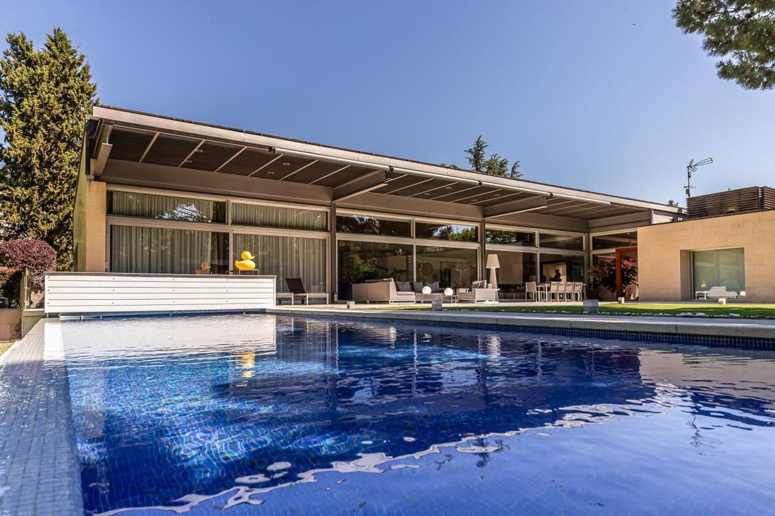 Villa in Moncloa-Aravaca, Madrid, Spain 2 - 17342907